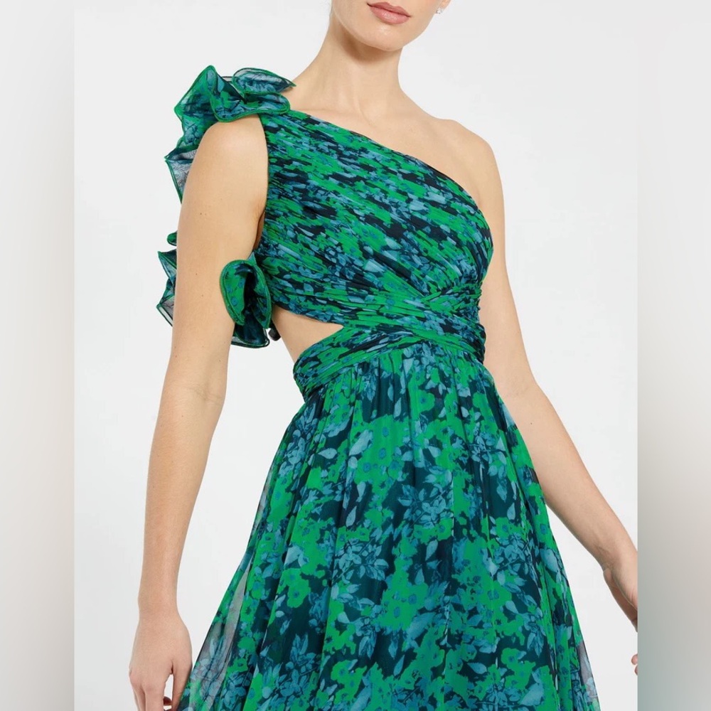 MAC DUGGAL
Green One Shoulder Ruffle Tiered Cut-Out Chiffon Gown - Picture 15 of 16